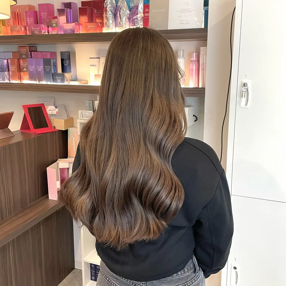 ロング カラー ベージュカラー ブリーチ 川原 飛奈のヘアスタイル
