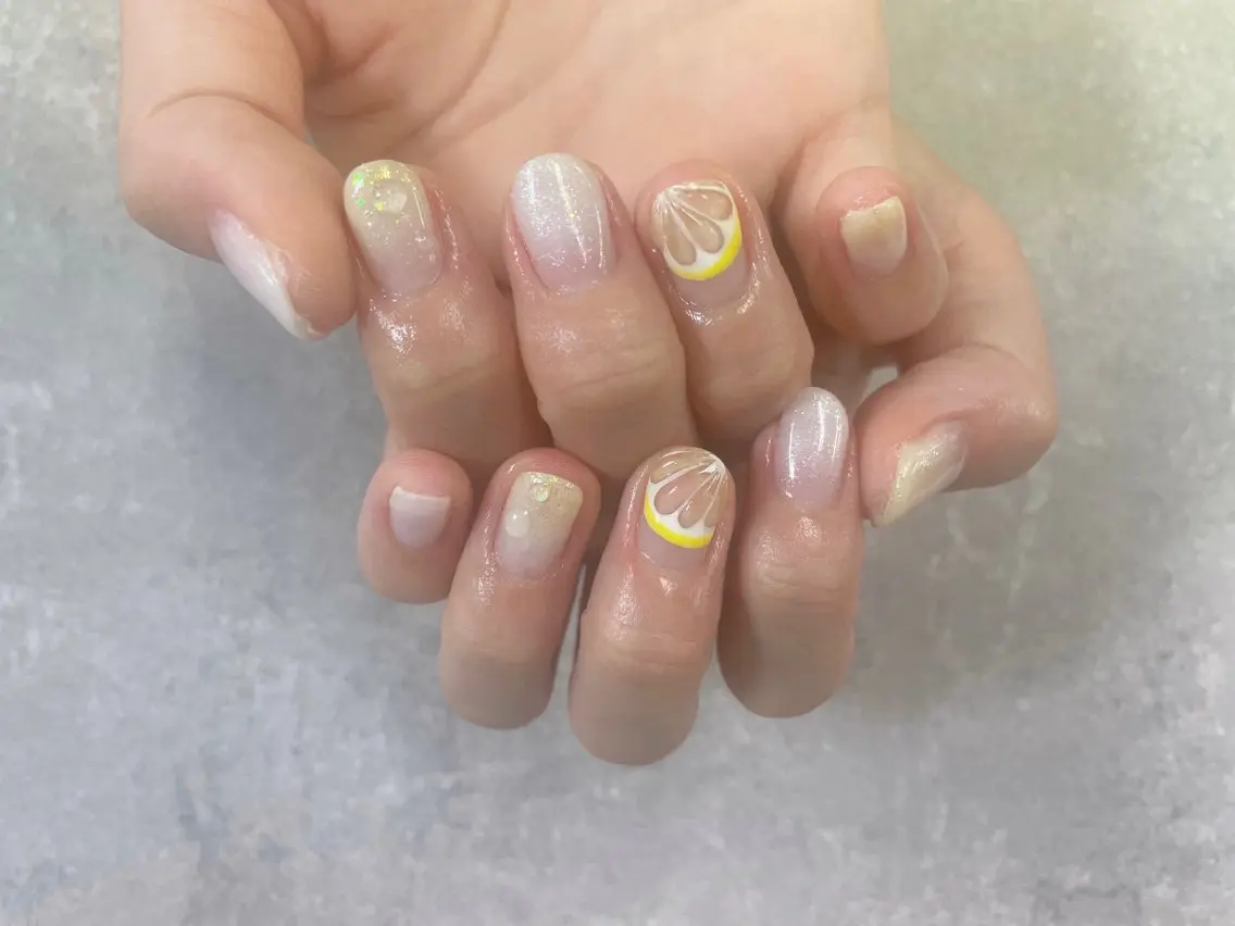 ネイル グラデーション ぷっくりネイル 黄色 ハンドネイル foglia❁. ⌇imamuraのネイルデザイン