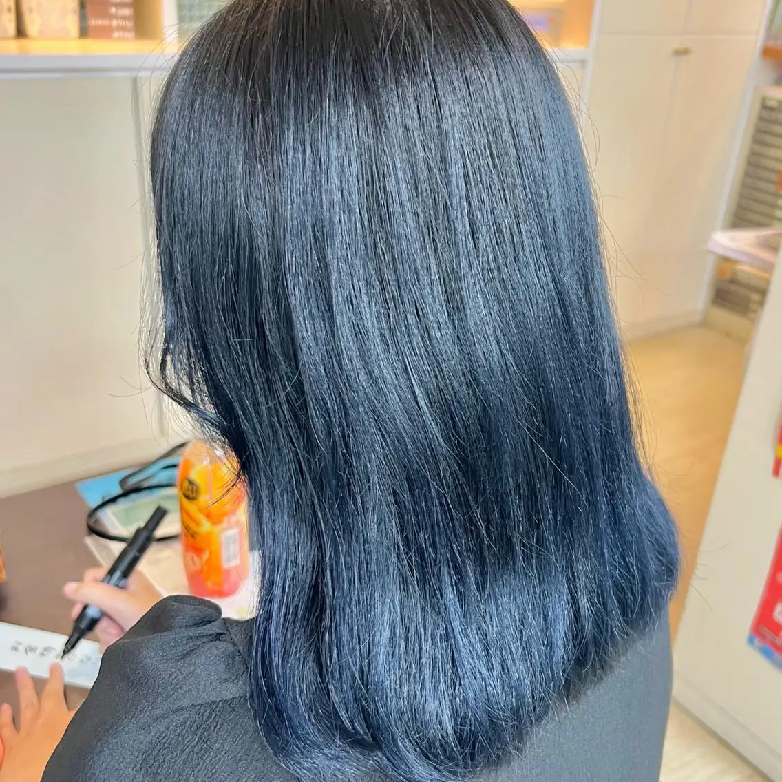 ミディアム カラー 黒崎 美乃里のヘアスタイル