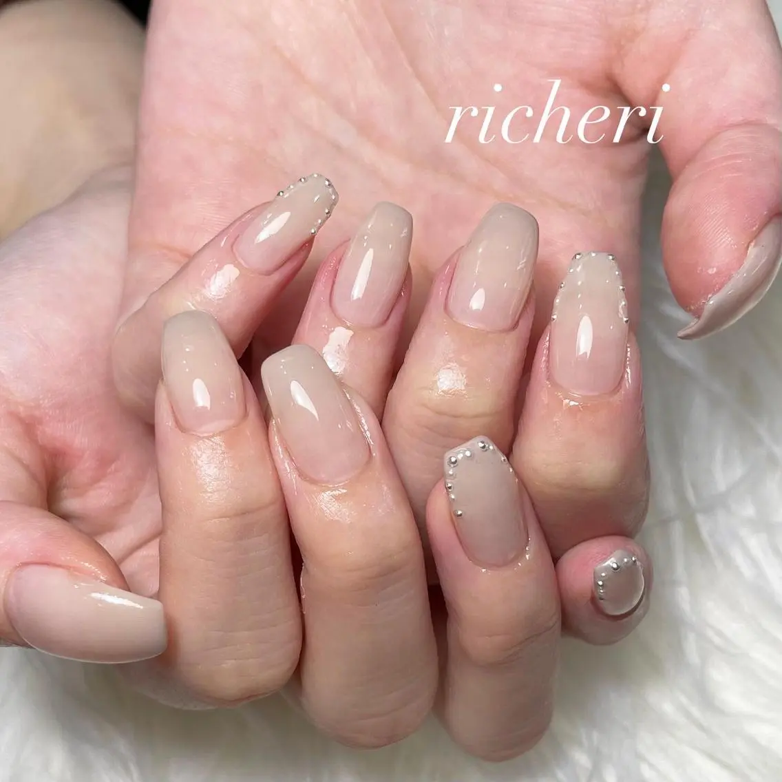 ミディアム ネイル 韓国風ヘア アートネイル フレンチネイル ジェルネイル ガラスフレンチ richeri beautyのネイルデザイン