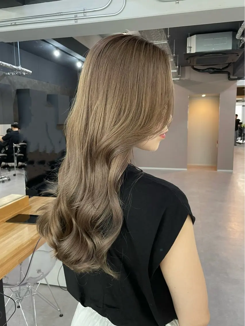 ロング カラー ミルクティーベージュ ❤︎レイヤー　MIAのヘアスタイル