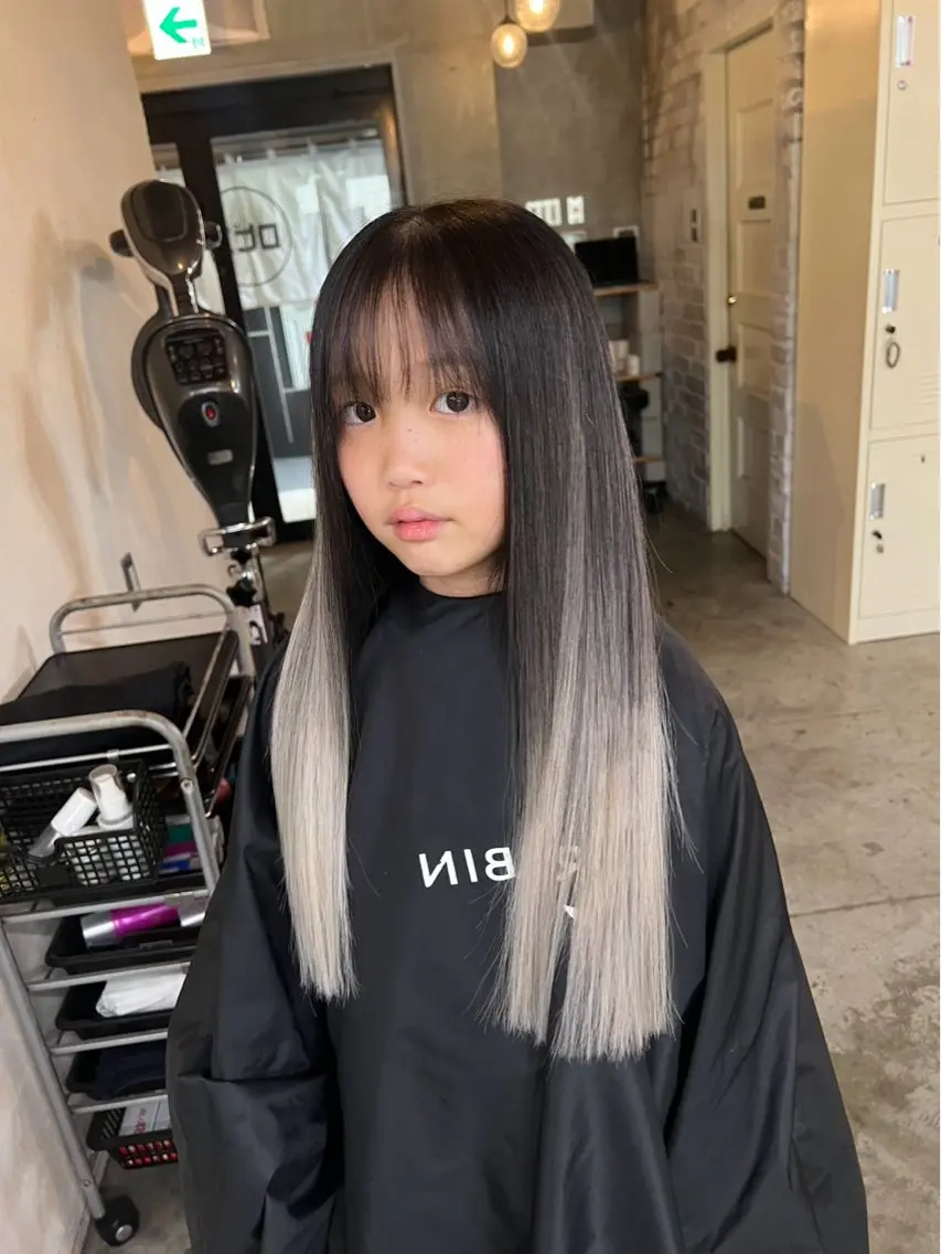 ロング カラー バレイヤージュ シルバー ホワイトシルバー レイヤーカット ヘアカラー トリートメント 指名数No.1 /NAOYAのヘアスタイル