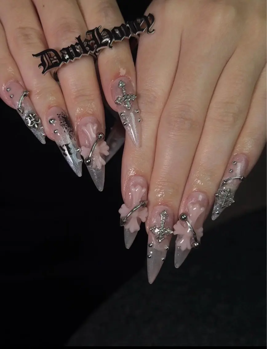 ネイル ガーリー キラキラネイル 韓国ネイル ロングネイル シンプルネイル ハンドネイル Genie Mika Nailsのネイルデザイン