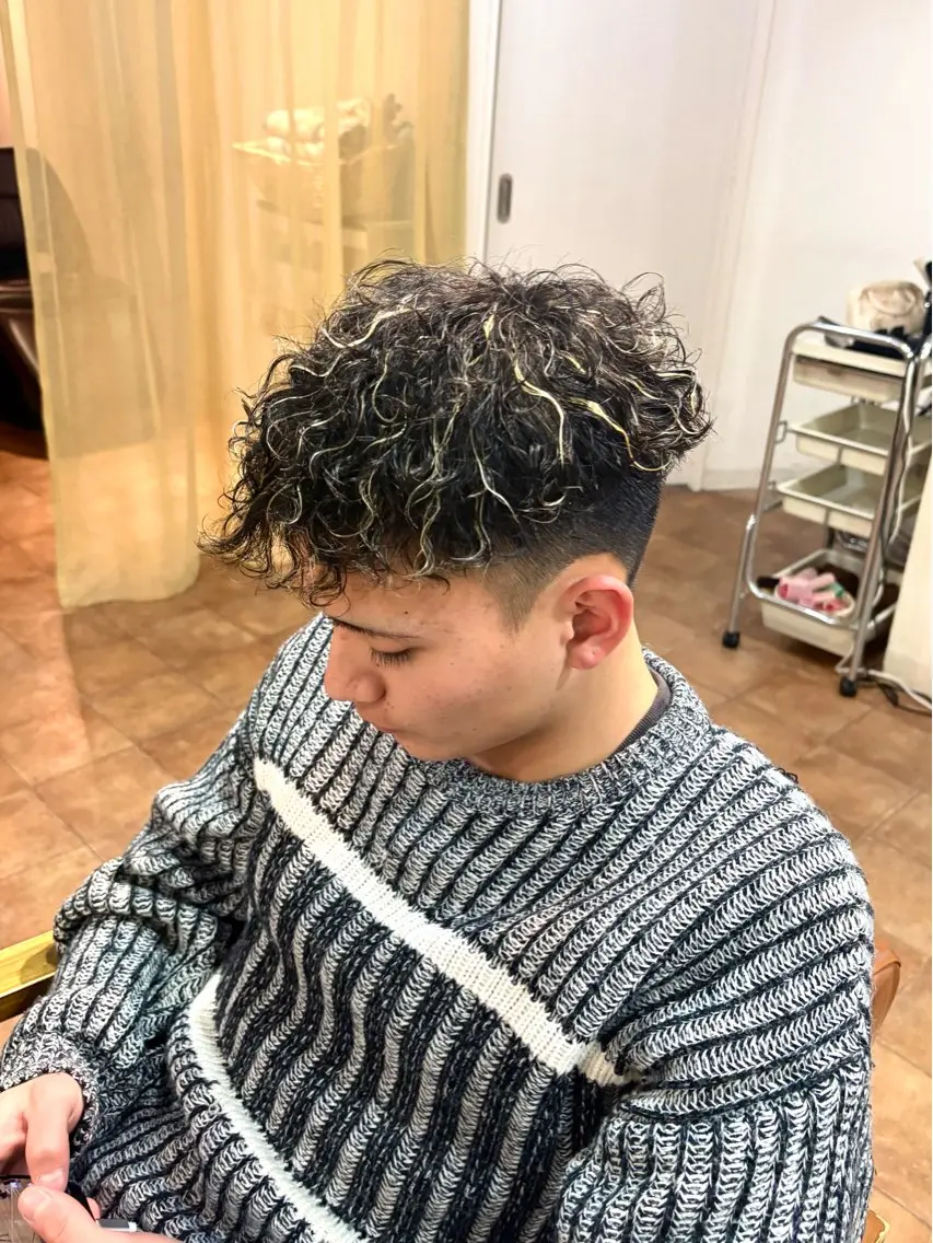 ショート カラー パーマ メンズ メンズブリーチ メンズメッシュ ブリーチ メッシュ カット ヘアカラー パーマ メンズ特化 / Reiのヘアスタイル