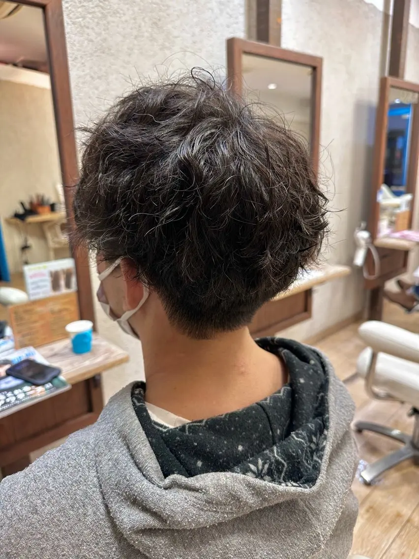 ショート パーマ メンズ メンズパーマ ツイストスパイラルパーマ スパイラルパーマ 阿部 美咲のヘアスタイル