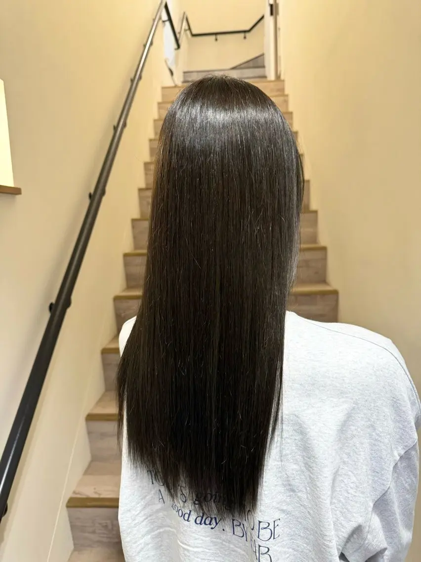 ロング カラー ベージュカラー オリーブベージュ 内沼 恵留菜のヘアスタイル