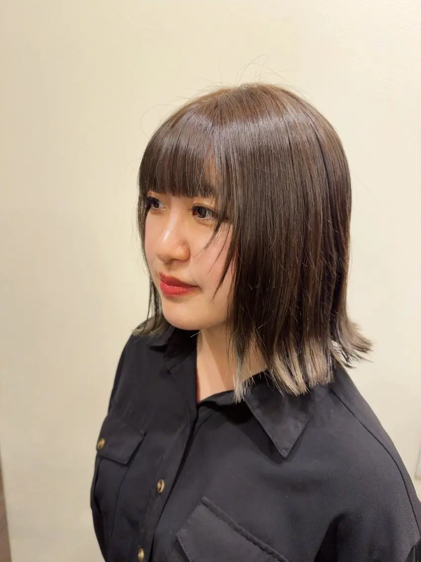 ミディアム カラー 切りっぱなしボブ グレージュ ボブ 顔まわりレイヤー 顔周りカット 奈良 明日香のヘアスタイル