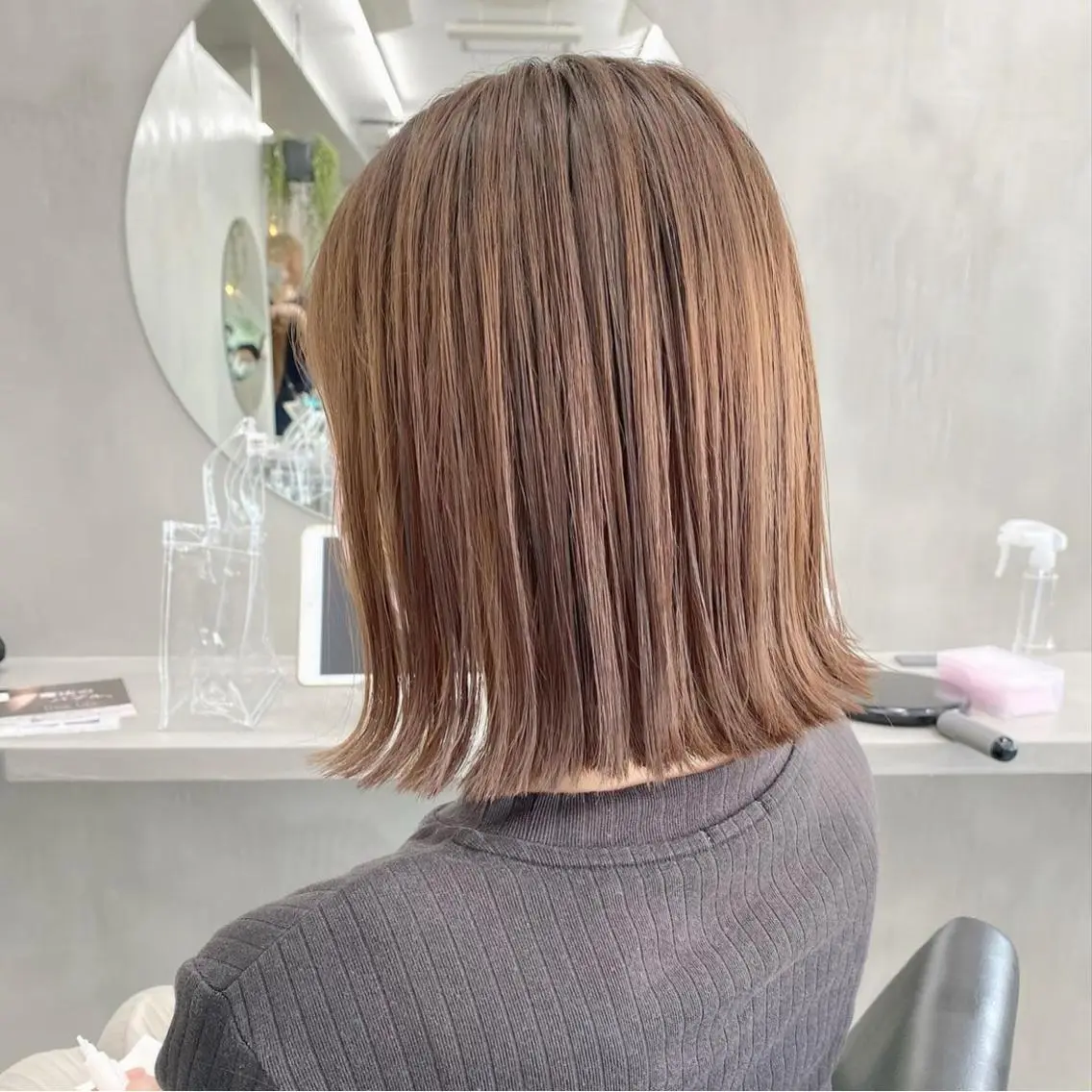 ショート カラー 外ハネヘア カット ヘアカラー トリートメント 👑ボブはお任せ ミヤノ👑のヘアスタイル
