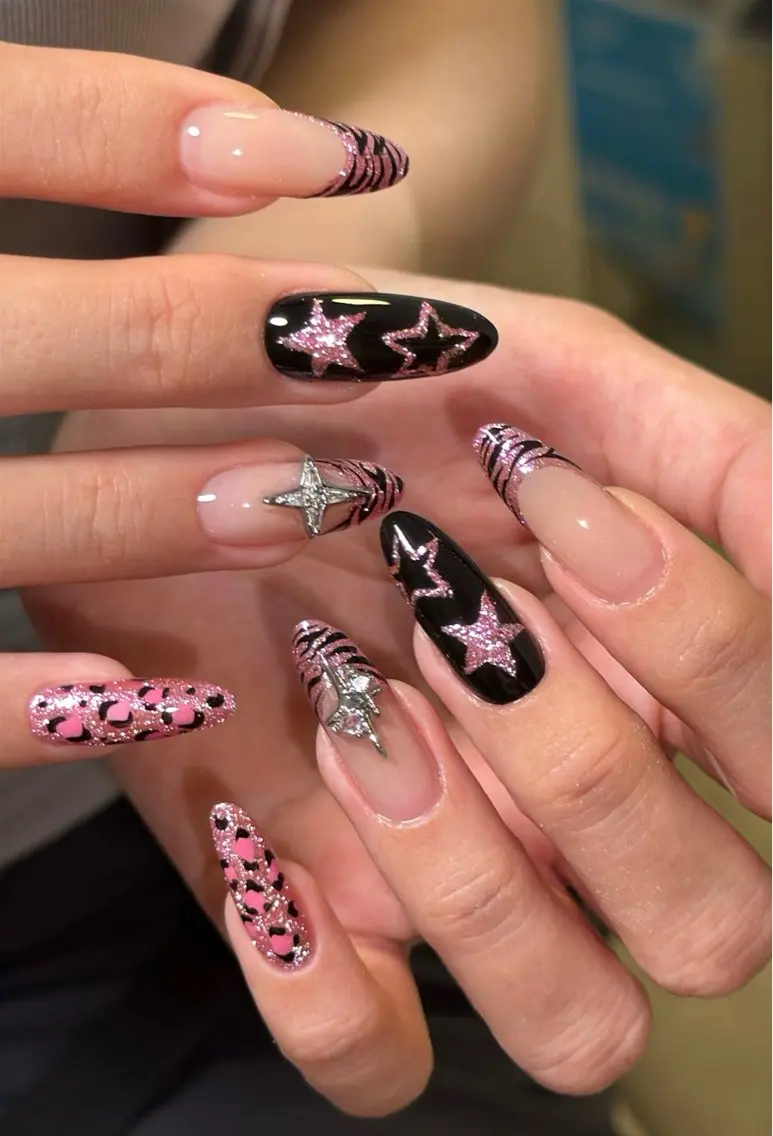 ネイル ガーリー キラキラネイル 韓国ネイル ロングネイル シンプルネイル ハンドネイル Genie Mika Nailsのネイルデザイン