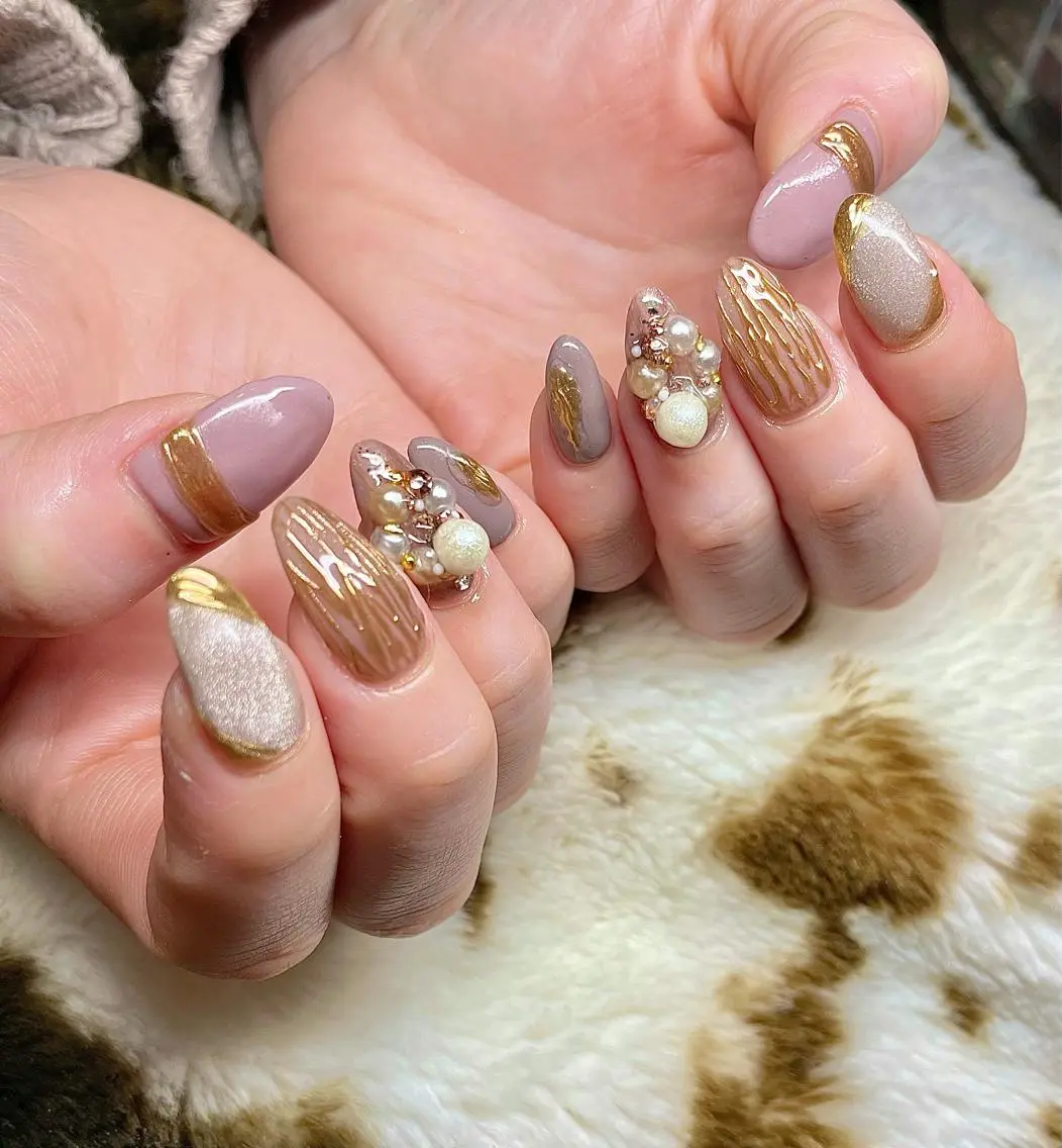 ロング カラー パーマ ヘアアレンジ メンズ キッズ ネイル マツエク・マツパ ミラーネイル el. by Aoのネイルデザイン
