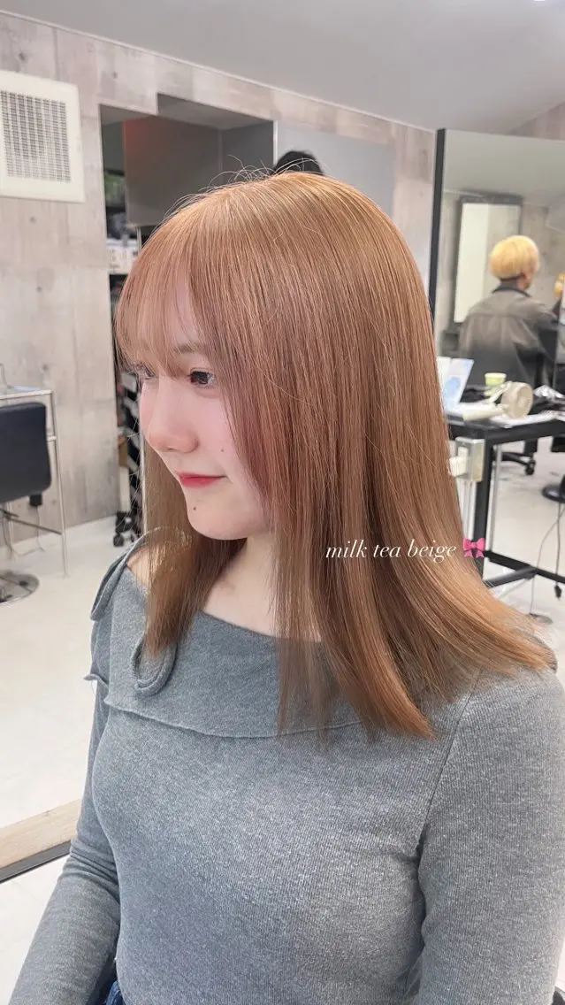 セミロング カラー ハイトーン/ゆるふわ 🧚𖥔ׁTOMO♡のヘアスタイル
