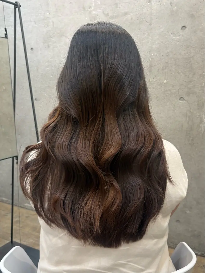 セミロング レイヤーカット 透明感カラー/赤み消 しカラー/もものヘアスタイル