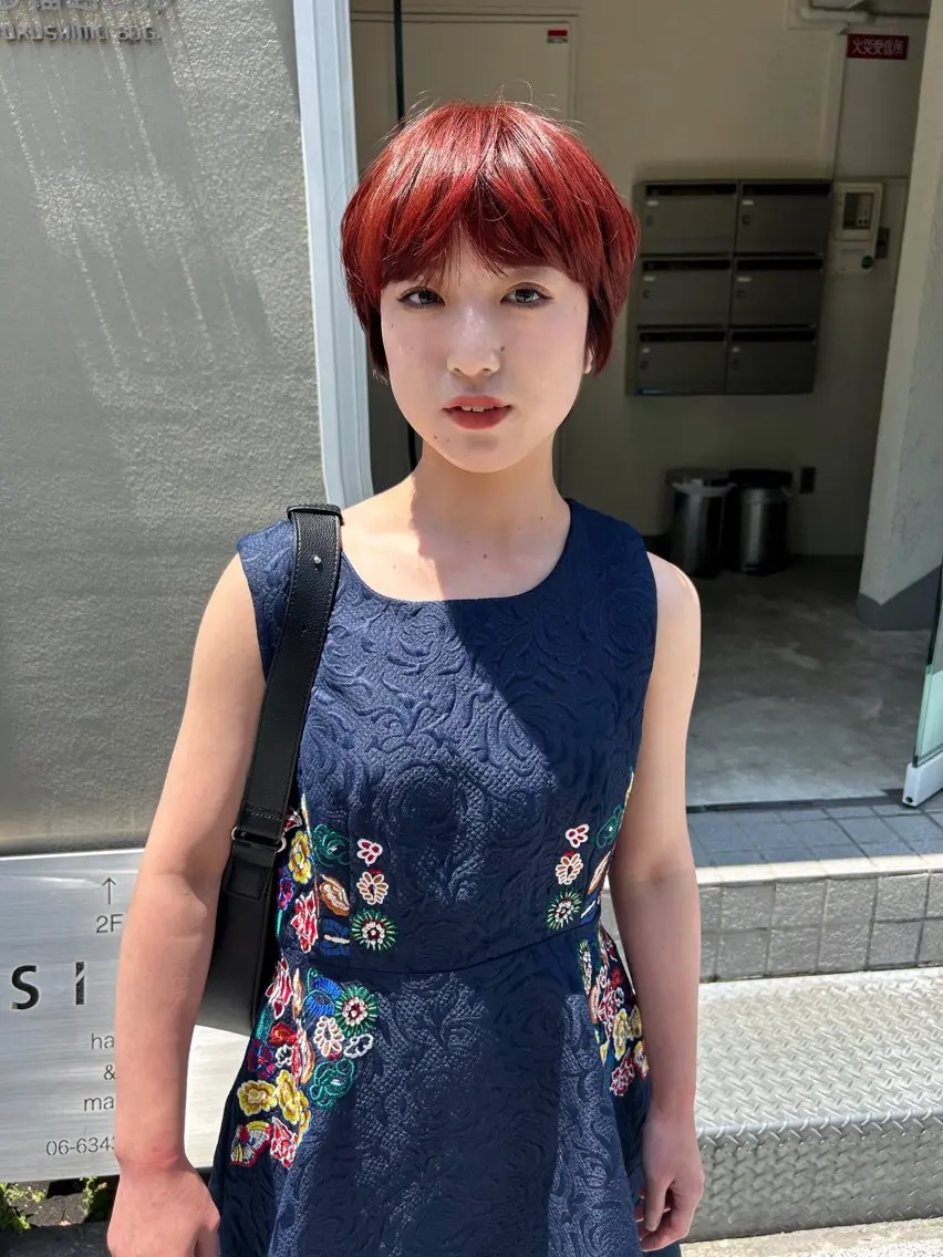 ミディアム 薄暮 マツイ　レンのヘアスタイル