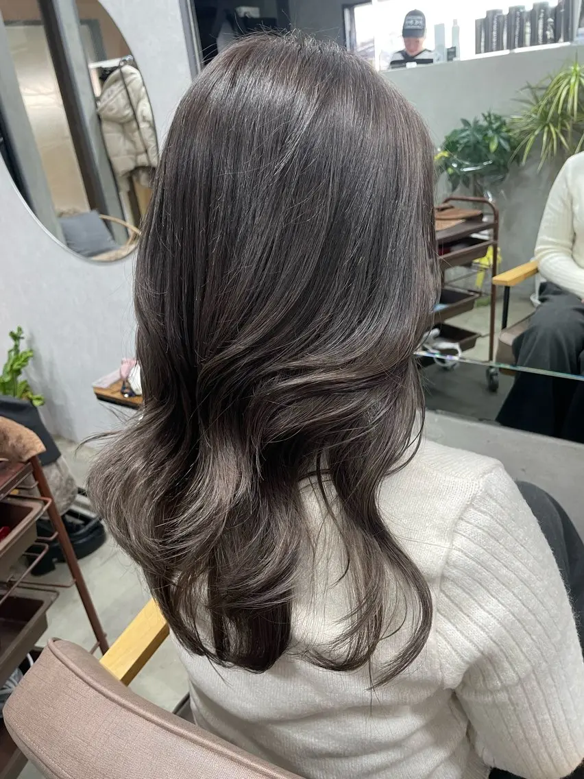ロング カラー グレージュ AIRI layer cut hairのヘアスタイル