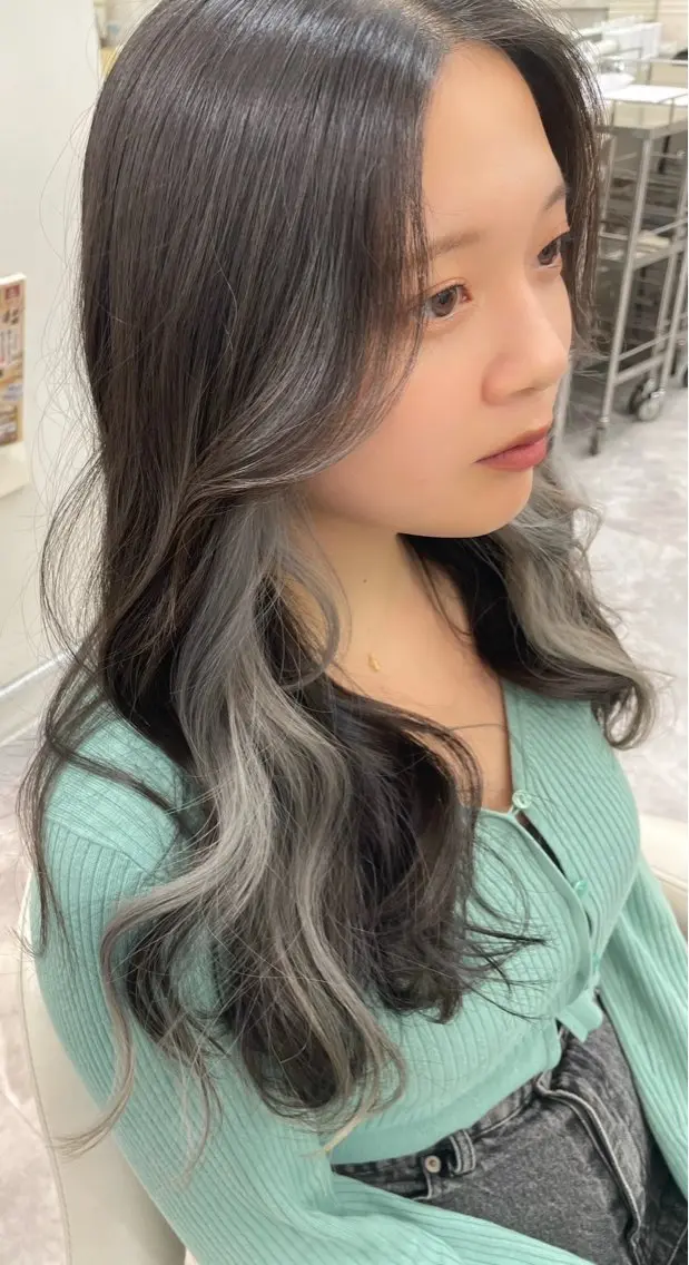 ロング カラー インナーカラー 尾崎 美晴の眉毛・アイブロウイメージ