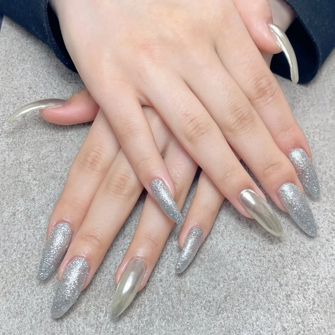 ネイル ラメ(グリッター) ミラーネイル シルバー ハンドネイル nailroom DIASOMNIAのネイルデザイン