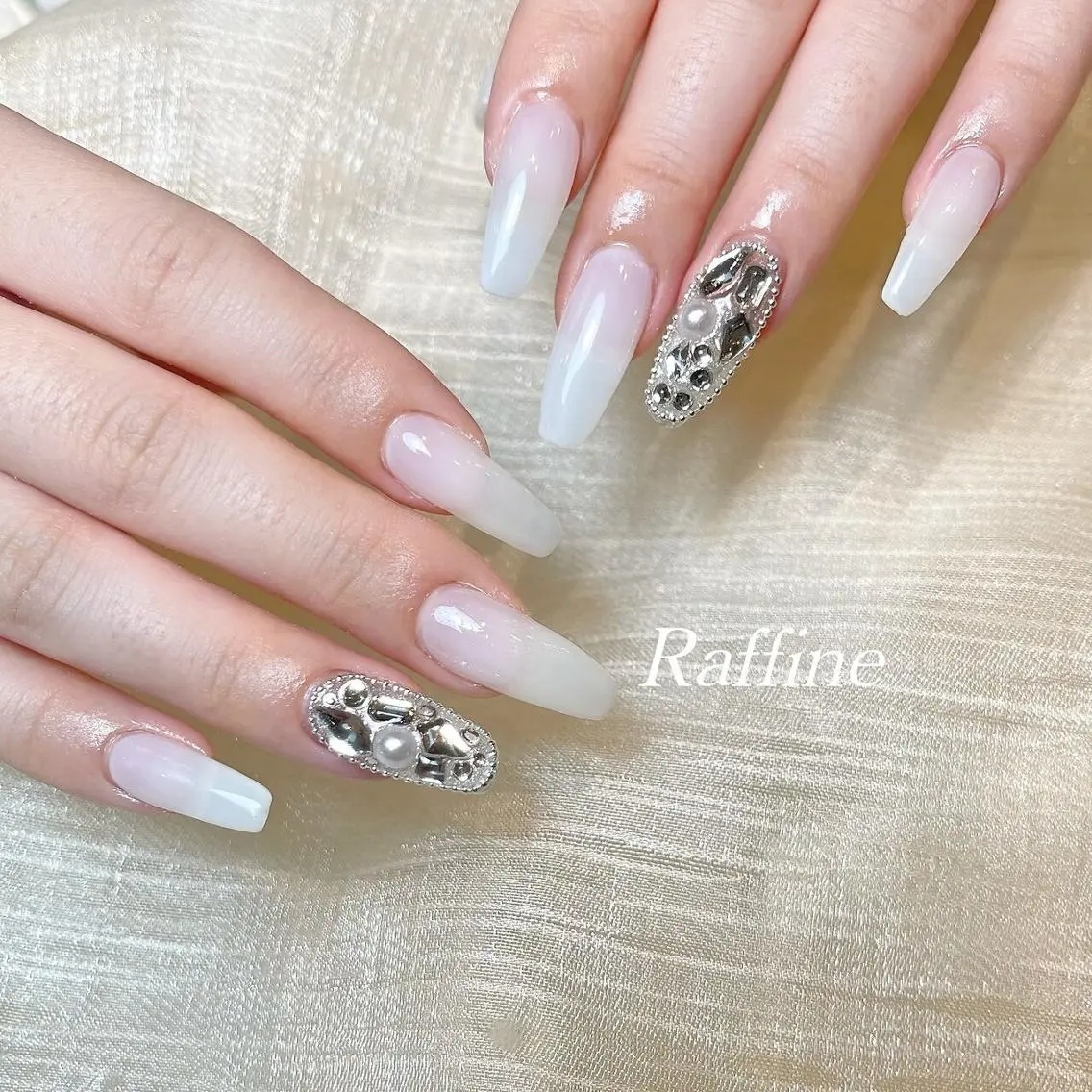 ネイル ハンドネイル RAFFINE haru🦋🩵のネイルデザイン