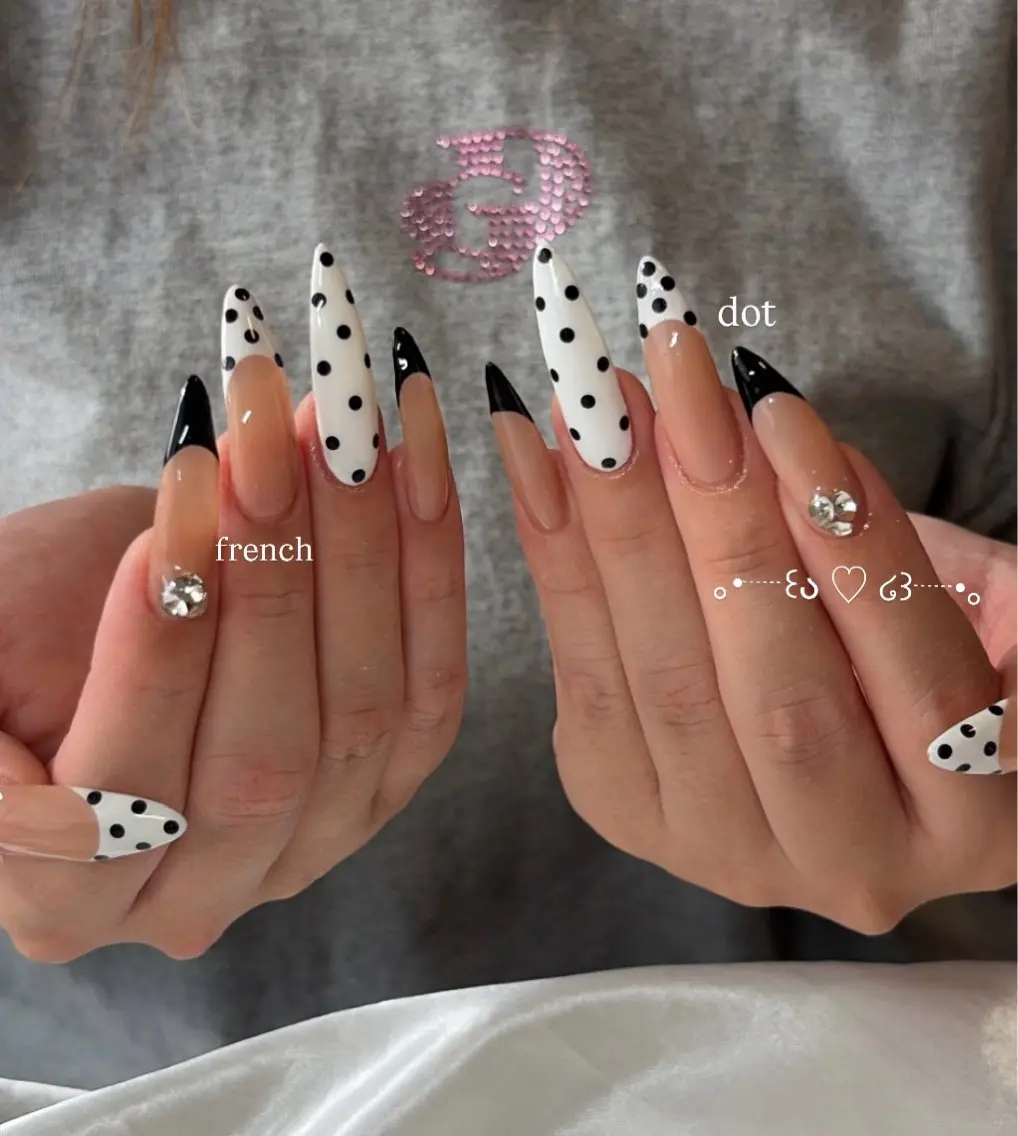 ネイル ハンドネイル 𝓇𝒶𝓃𝒶𝓃 𝓃𝒶𝒾𝓁のネイルデザイン
