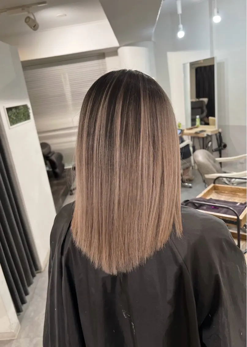 ミディアム カラー バレイヤージュ ベージュカラー ミルクティーベージュ レイヤーカット 指名数No.1 /NAOYAのヘアスタイル