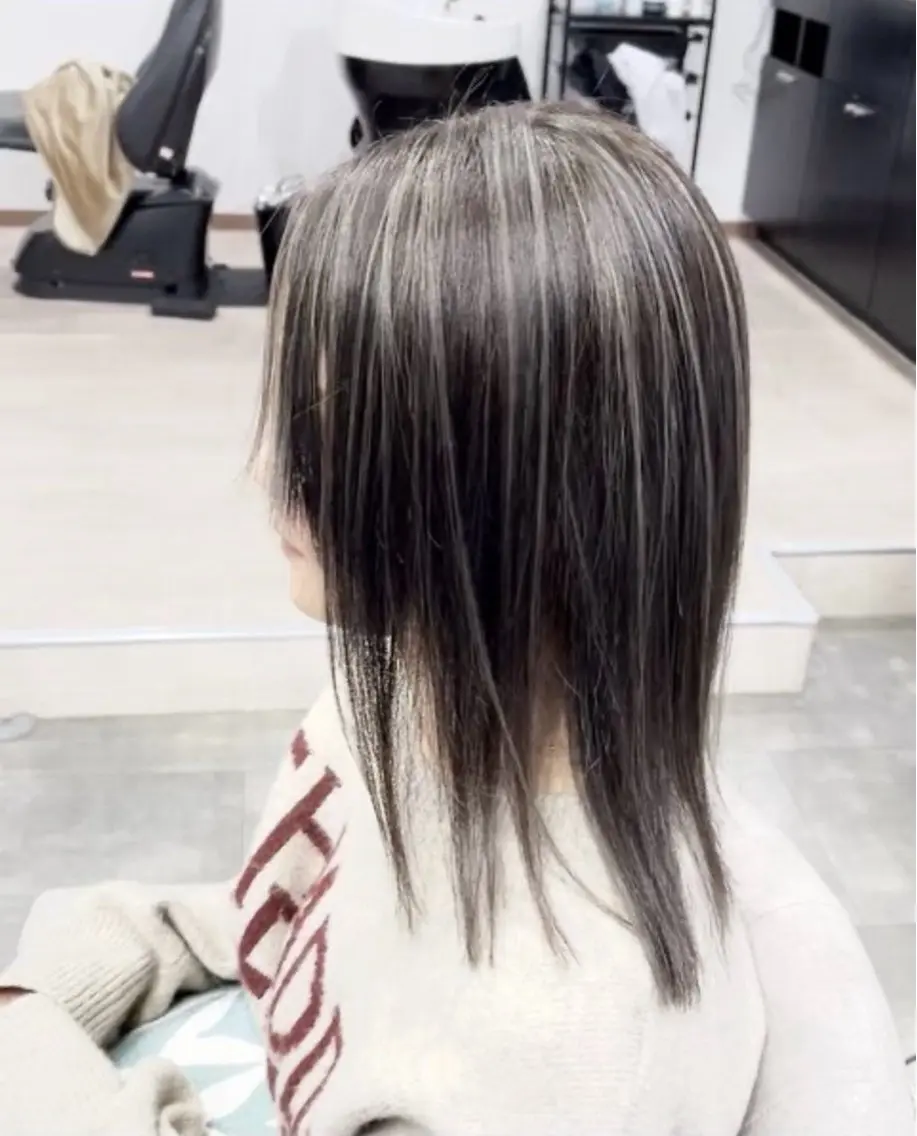 ミディアム カラー ハイライトカラー ハイライト ヘアカラー PEIGE OKINAWAのヘアスタイル