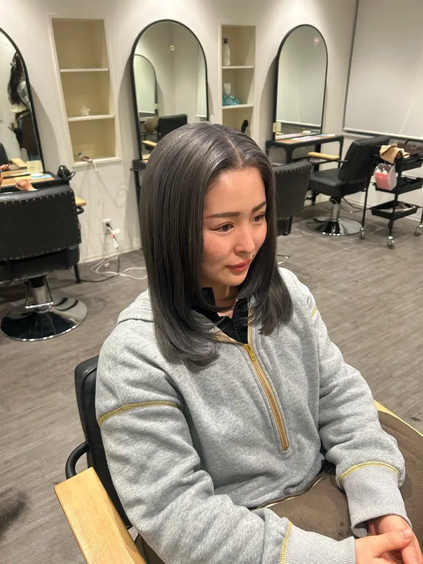 ミディアム カラー ハイトーンカラー シルバー カット ヘアカラー トリートメント cocotte 💟草間紫音💟のヘアスタイル