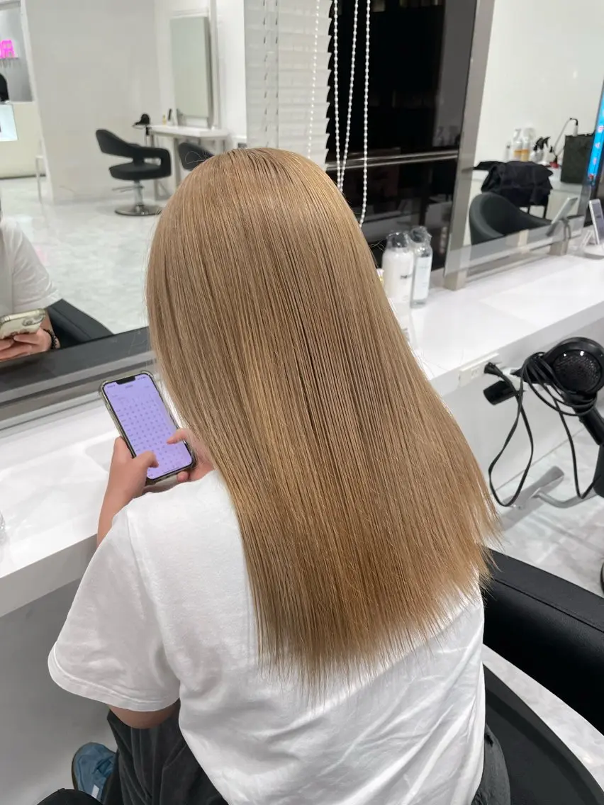 ロング カラー ブロンド ラベンダー💜 グレージュ🩶のヘアスタイル