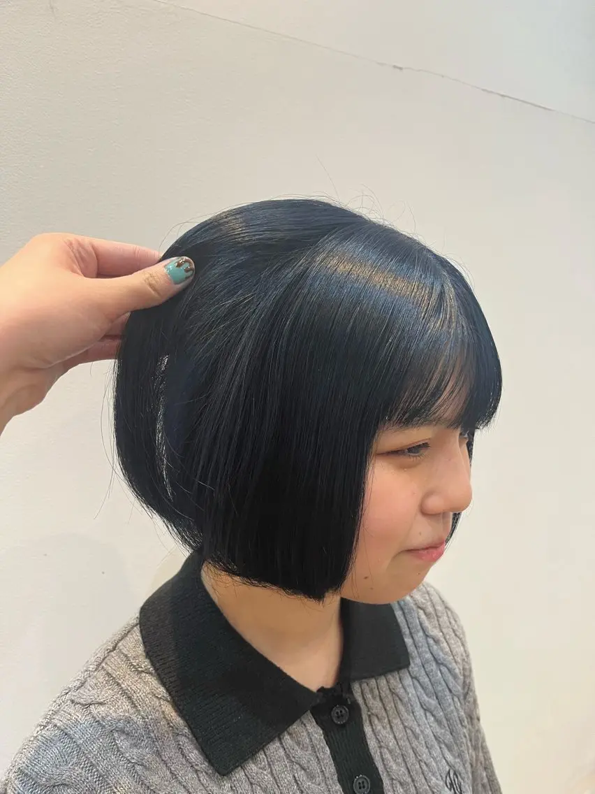 カラー 黒髪 ブルーカラー ブルーブラック 相田 佳乃のヘアスタイル