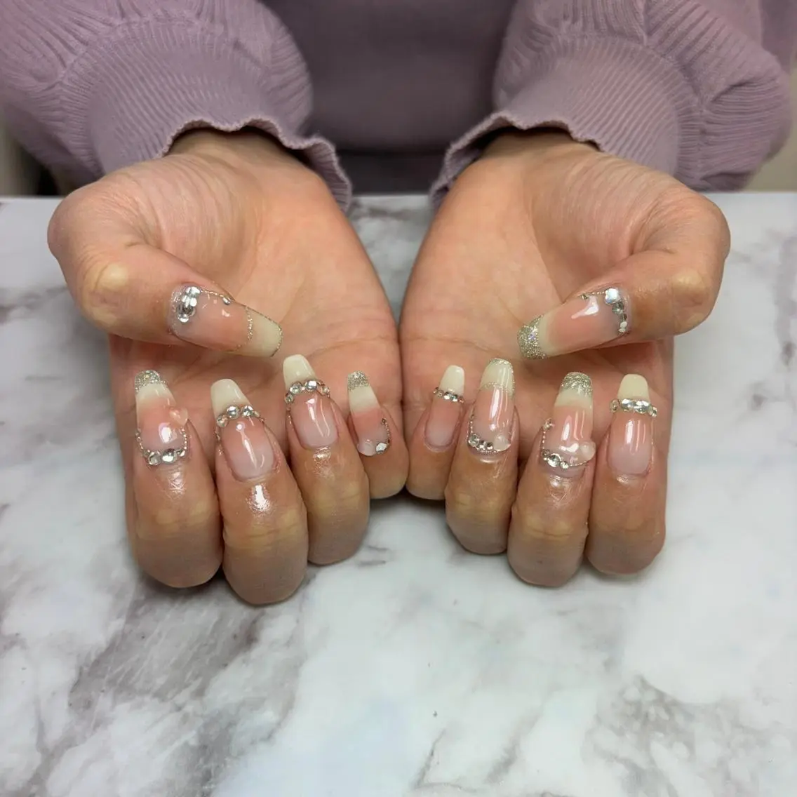 salon UNE LMA見習いスタッフのネイルデザイン