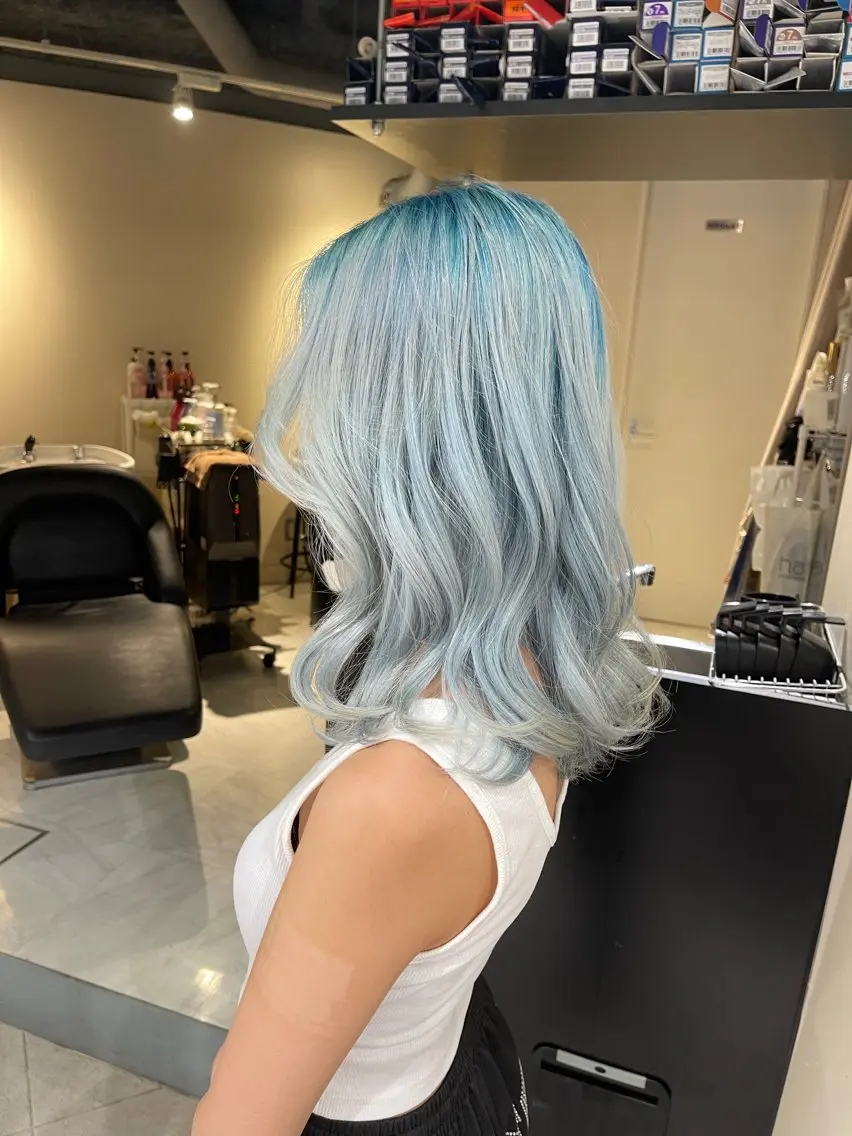 セミロング カラー 渋谷🤍ブリーチ エクステ🤍アミルのヘアスタイル