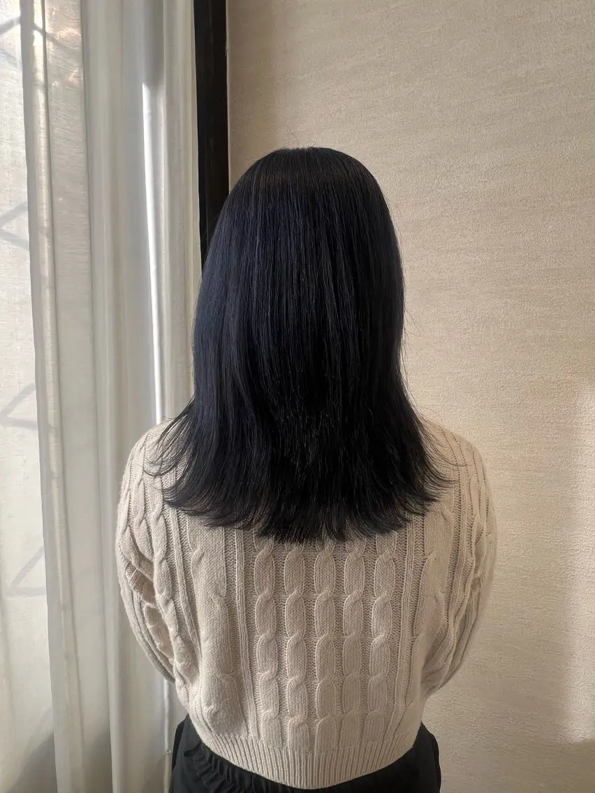 セミロング カラー ブリーチ ブルーカラー ブルーバイオレット バイオレットカラー 栗原 波輝のヘアスタイル