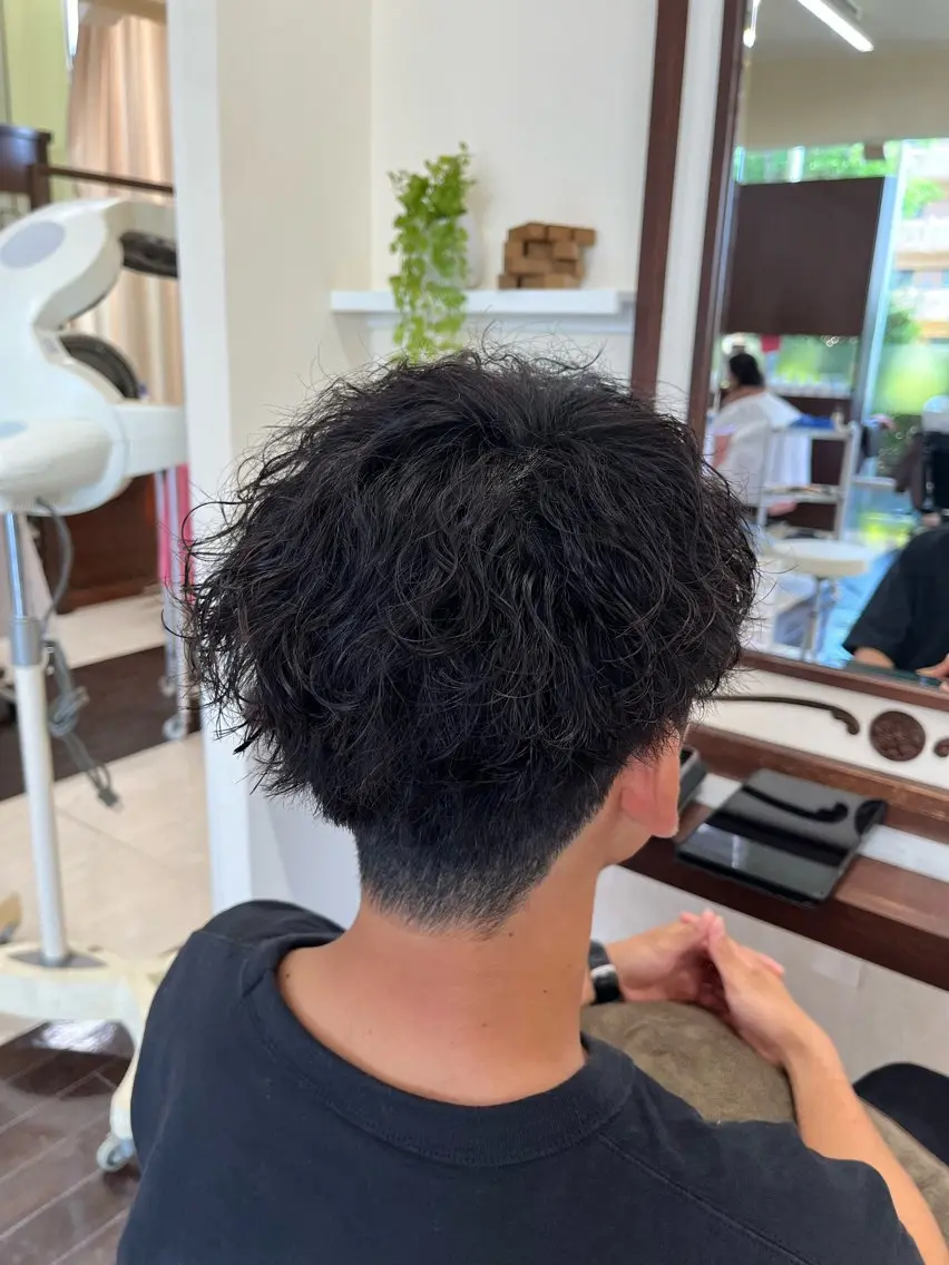ショート パーマ メンズ マッシュ メンズパーマ 刈り上げ 波巻きパーマ スパイラルパーマ 🧊メンズ特化🧊 高木航希のヘアスタイル