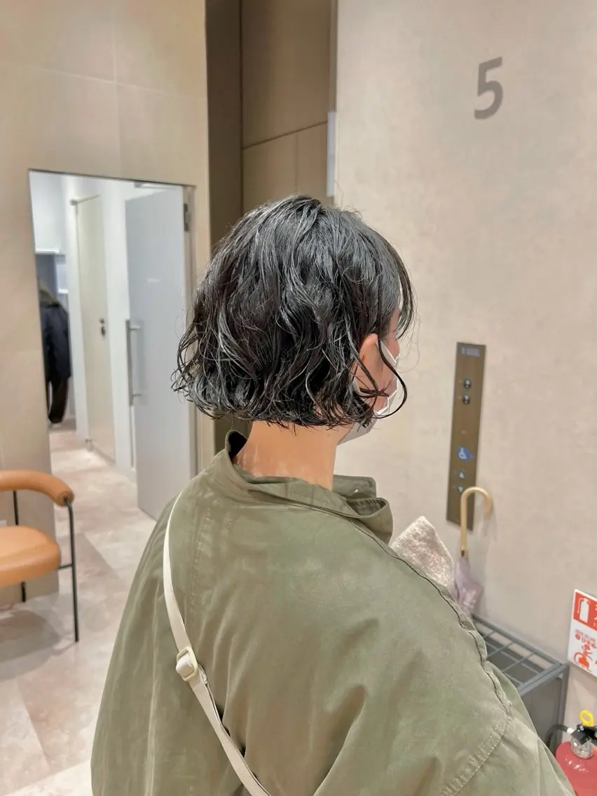 ショート カラー パーマ グレージュ ボブ カット パーマ 泉愛美/銀座美容師 /暖色カラー/ボブのヘアスタイル