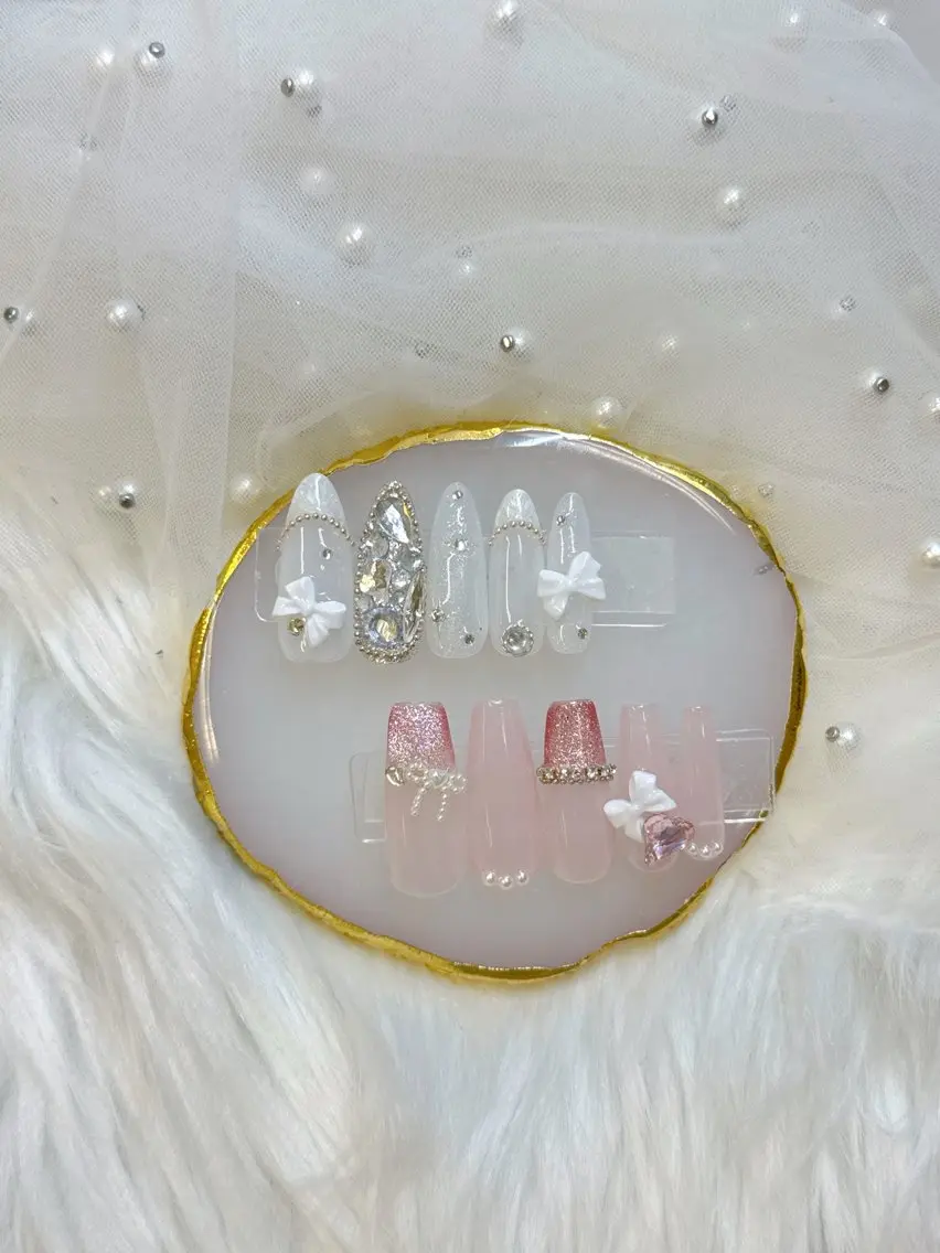 ネイル フットネイル フレンチネイル ジェルネイル ガラスフレンチ キラキラネイル Queeens nailのネイルデザイン