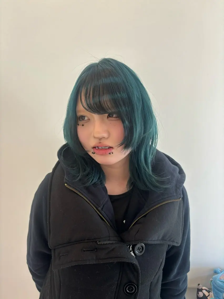 【カット無料✂️‼️】レイヤーカット+デザインカラー🐰🩶♡̴⟡.˚(ブリーチ+オンカラー)の写真