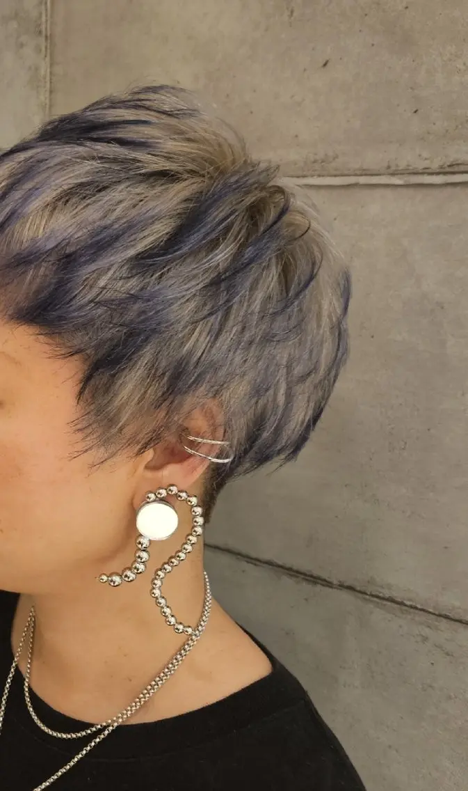 カラー ネイビーカラー ヘアカラー ハイトーンカラー✂ tommyのヘアスタイル