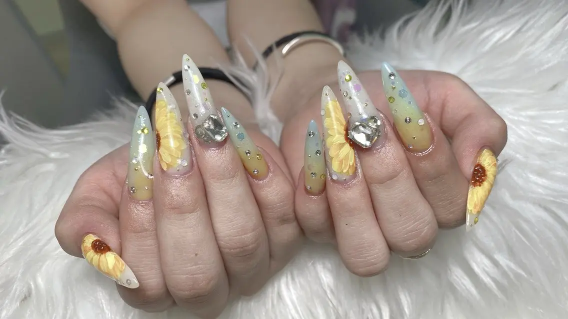 ネイル フレンチネイル ラメ(グリッター) ラメグラデーション マグネットネイル 持ち込み Unicorn Nail原宿表参道のネイルデザイン