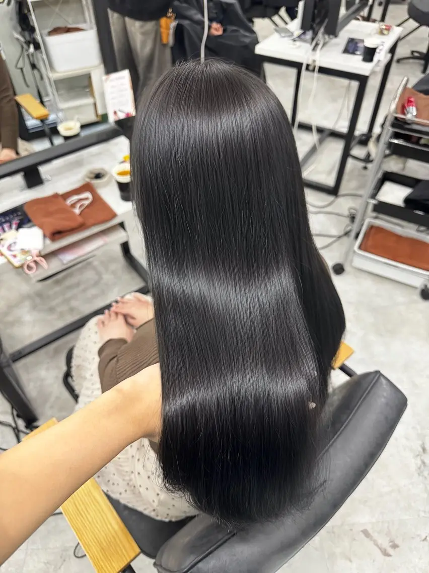 ロング カラー アッシュ アッシュブラウン ベージュカラー 黒髪 ブリーチ カット ヘアカラー トリートメント 赤み無し柔らかカラー 【梅田】madokaのヘアスタイル