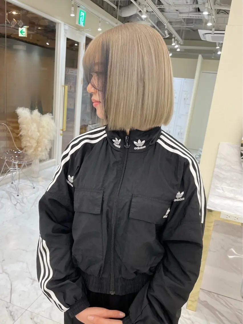 ショート カラー アッシュ ベージュカラー ブリーチ 透明感カラー ダブルカラー レイヤー /髪質改善/ariのヘアスタイル