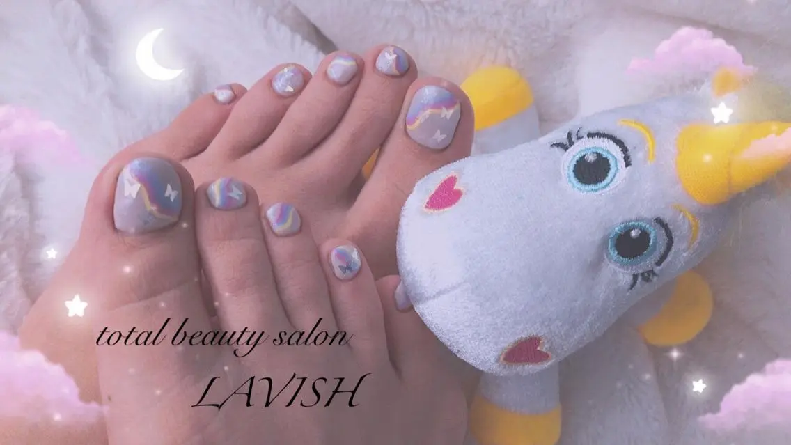 ネイル LAVISH 大和店 emi・:*+のネイルデザイン