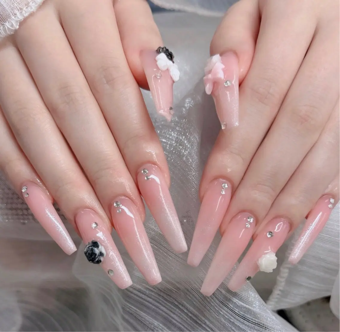 ネイル オーロラネイル フレンチネイル ジェルネイル ハロウィン キラキラネイル ハンドネイル H.baby Nail Salonのネイルデザイン