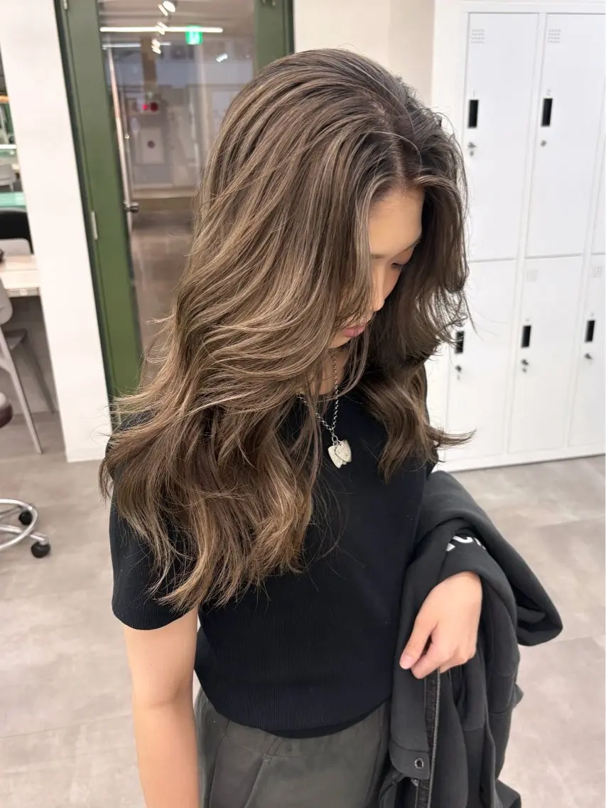 セミロング 外国人風カラー ハイライト ヘアカラー トリートメント Miyu🌊/海外 風ハイライトのヘアスタイル