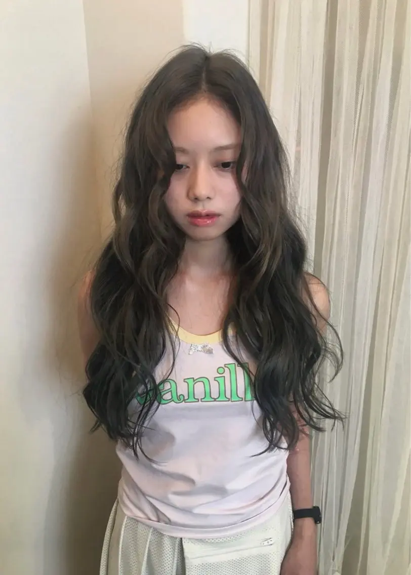 ロング カラー ヘアカラー トリートメント Hanaka🪷 ニュアンス×レイヤーのヘアスタイル