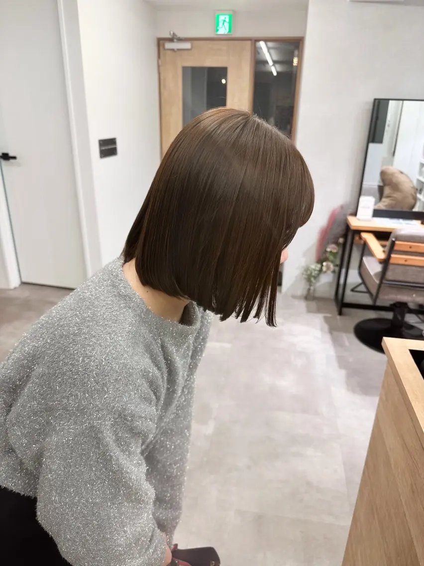 ショート 切りっぱなしボブ アッシュ アッシュブラウン ボブ hina/レイヤー /マロンブラウンのヘアスタイル