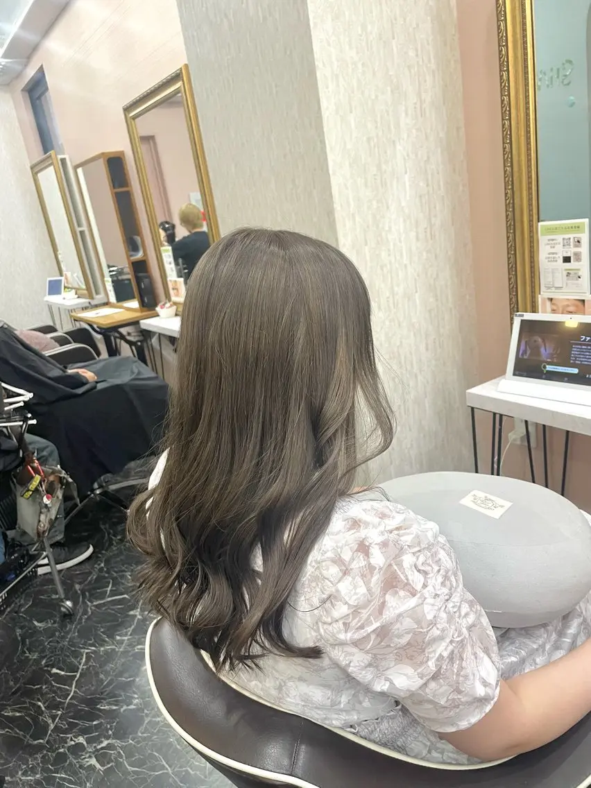 セミロング カット ヘアカラー 亀川蓮 Agu hairのヘアスタイル