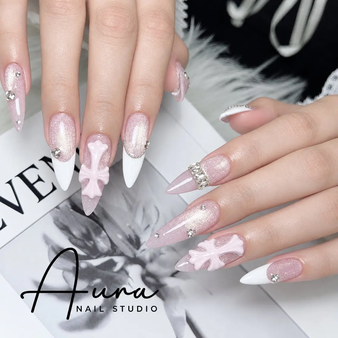 ネイル アートネイル フレンチネイル ガーリー キラキラネイル 韓国ネイル ハンドネイル Aura Nail Studioのネイルデザイン