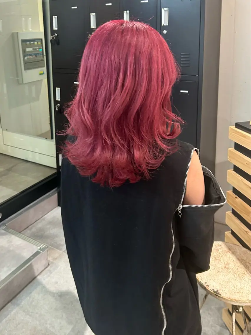 ミディアム カラー ピンクカラー ヘアカラー トリートメント ウルフカット レイヤーカット上柿のヘアスタイル