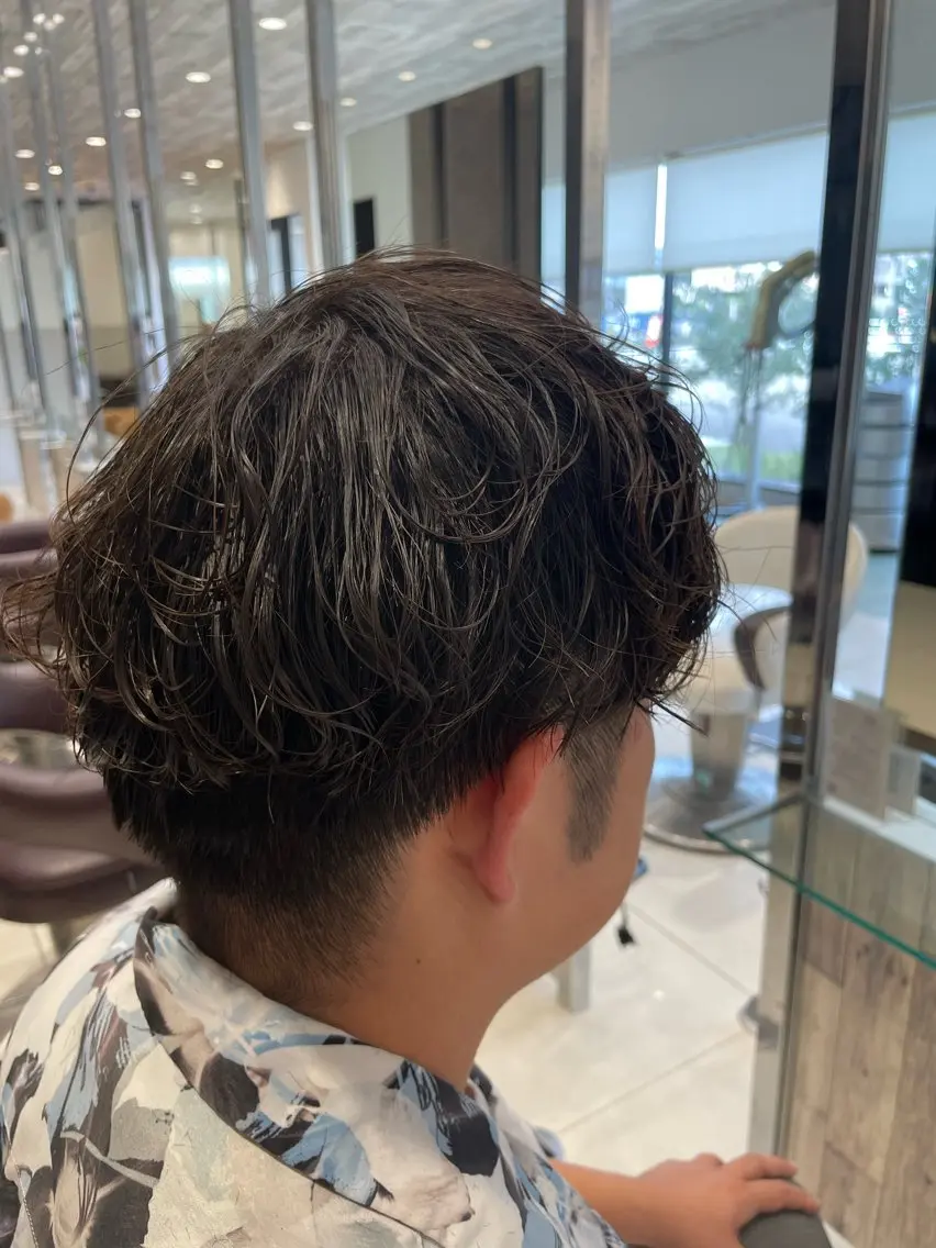 メンズ メンズパーマ 波巻きパーマ 目崎 丞のヘアスタイル