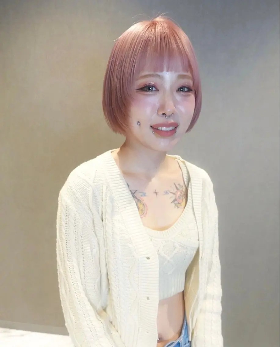 ショート カラー ボブ オン眉 カット ヘアカラー トリートメント さと ちはるのヘアスタイル