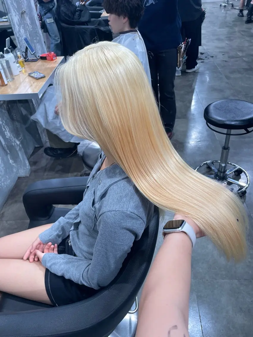 ロング カラー ヘアカラー ハイトーン 横浜💞ミオのヘアスタイル