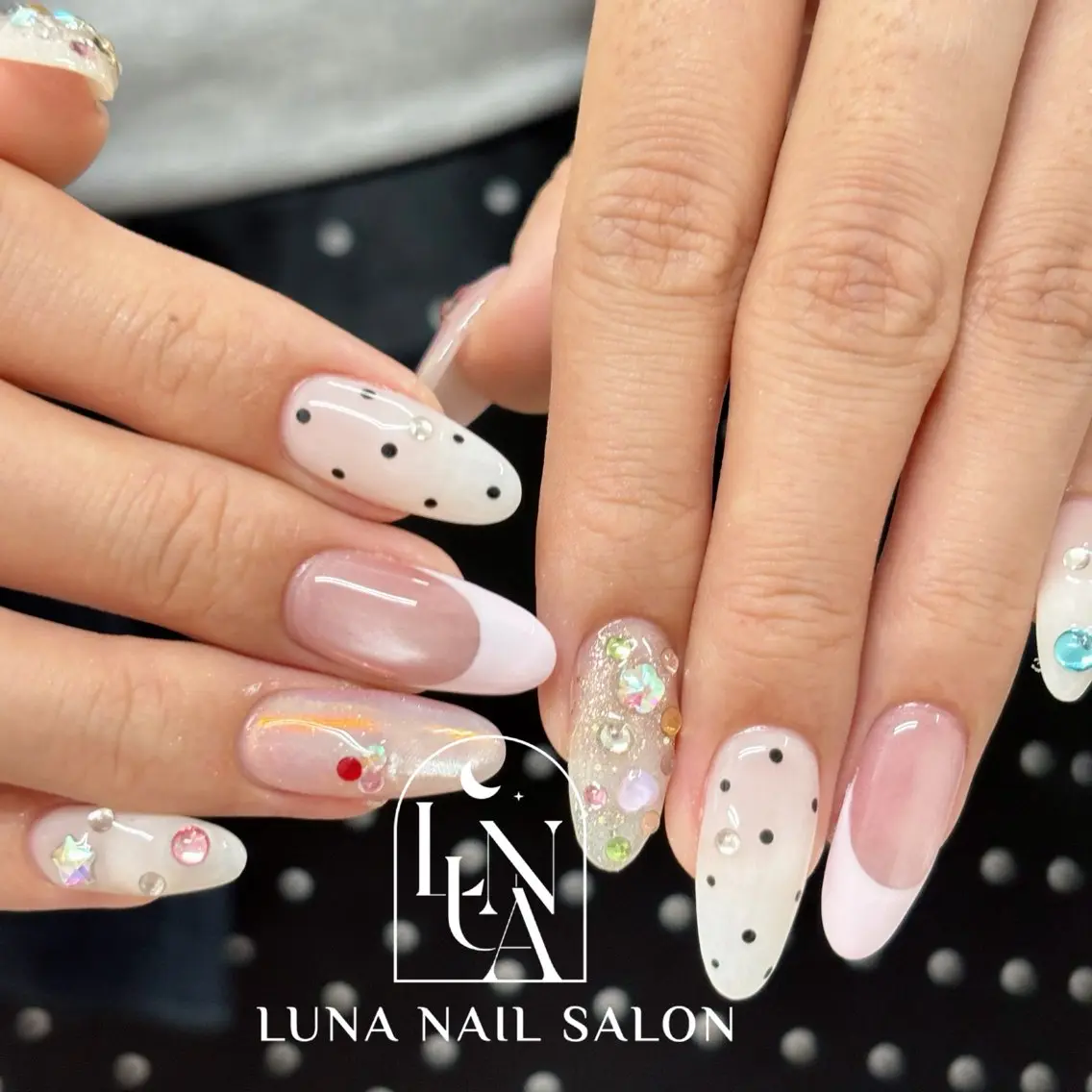 ネイル フレンチネイル ジェルネイル ガラスフレンチ 韓国ネイル 持ち込み ハンドネイル ハンドケア LUNA Nail salon💕のネイルデザイン